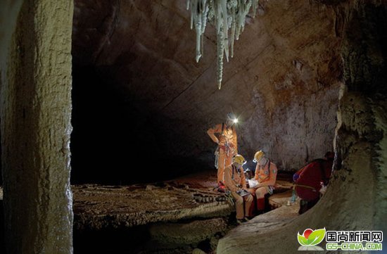 宇航员洞穴“练胆”:体验登陆火星地下探索